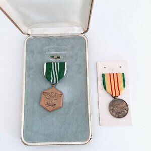 VINTAGE ARCOM ARMY COMMENDATION MEDAL AND VSM VIETNAM SERVICE MEDAL WITH BOX